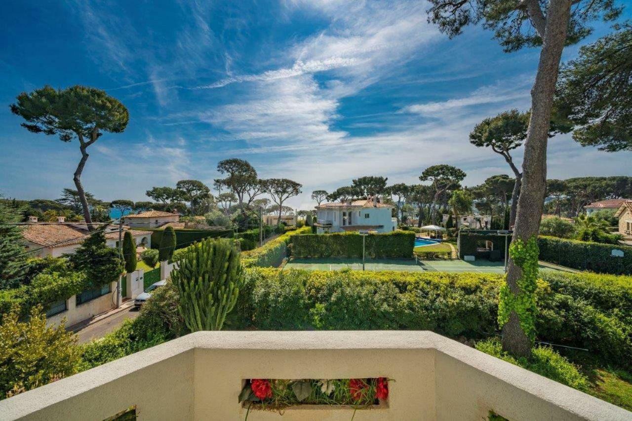 Un Joyau Vue Cap D'antibes Piscine Body Fitness Sauna & Antibes